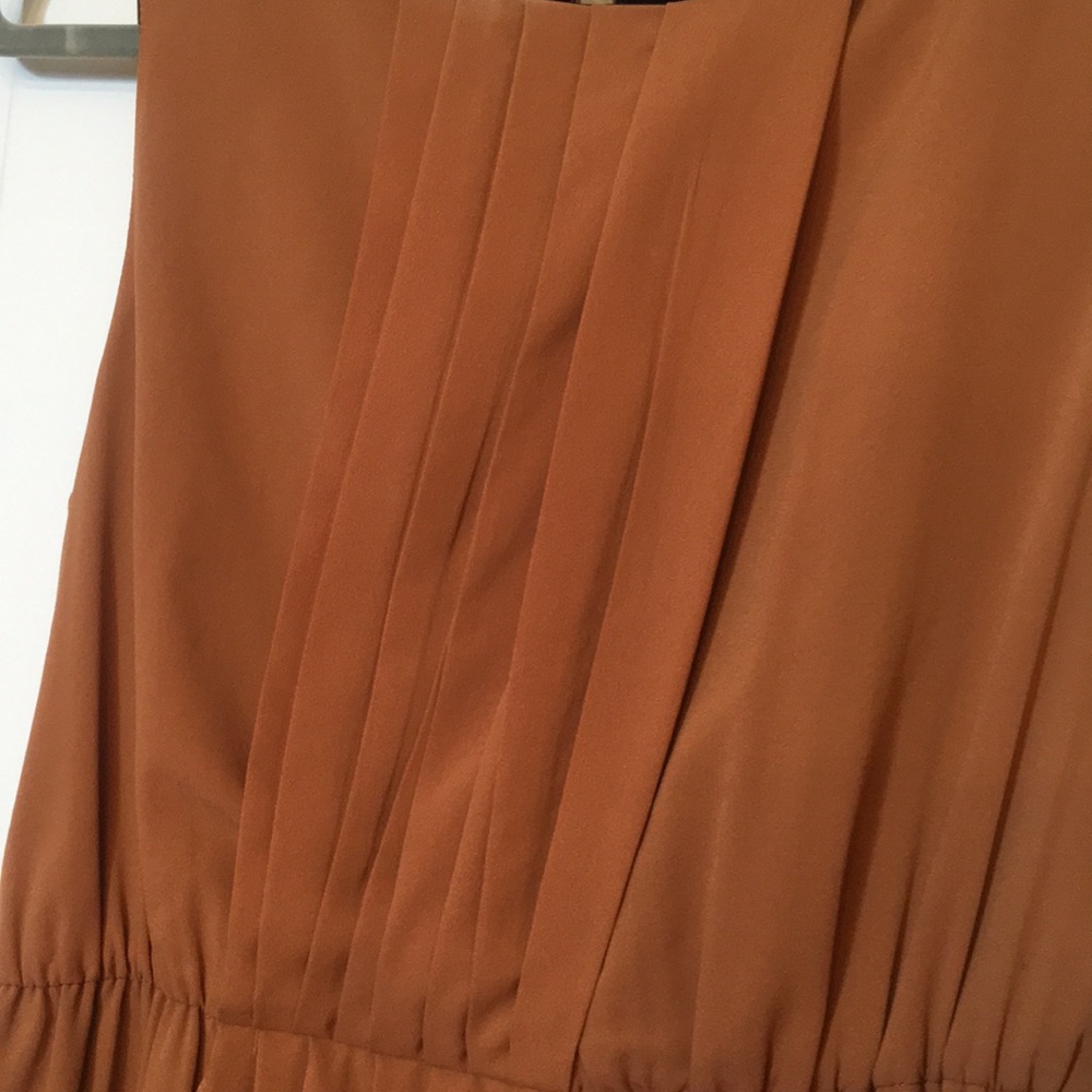 Pleated bust faux-wrap dress with tie-waist - Picture 4 of 8